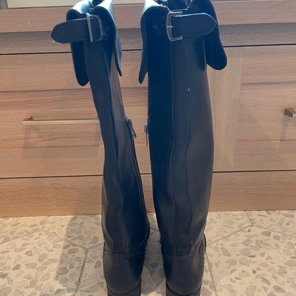 Size 7 FRYE tall black leather riding boots. Fits like 8 - Picture 4 of 7